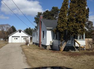 10721 E Cherry Bend Rd, Traverse City, MI 49684