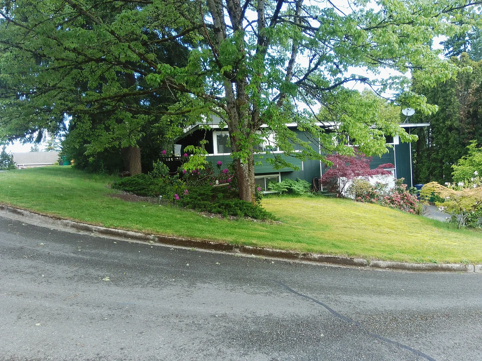 4 bed, 2.5 bath, 2200 sqft, $4,400 — Photo 4