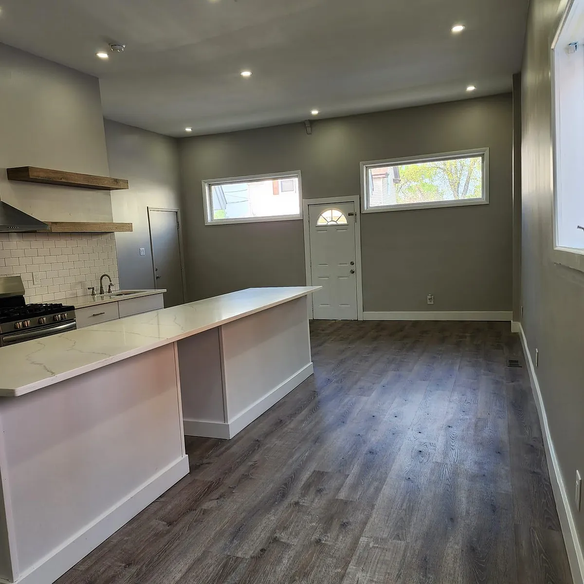 Building Photo - 333 W Clinton St #1