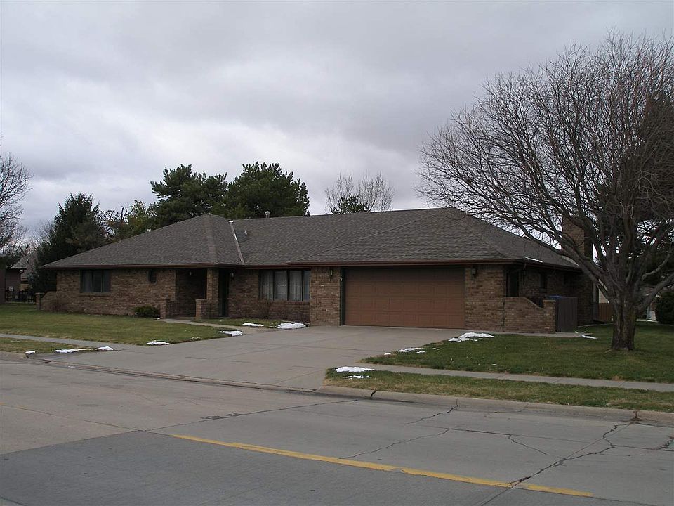 1st image of 306 E 46th St