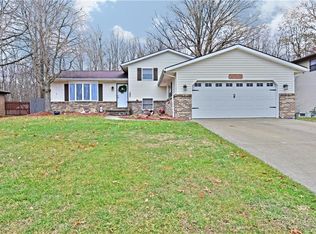 2686 Black Oak Dr, Niles, OH 44446