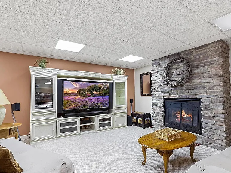 387 Wheatfield Cir — Photo 31