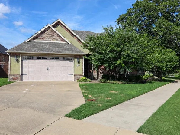5744 Staro Ln, Springdale, AR 72762