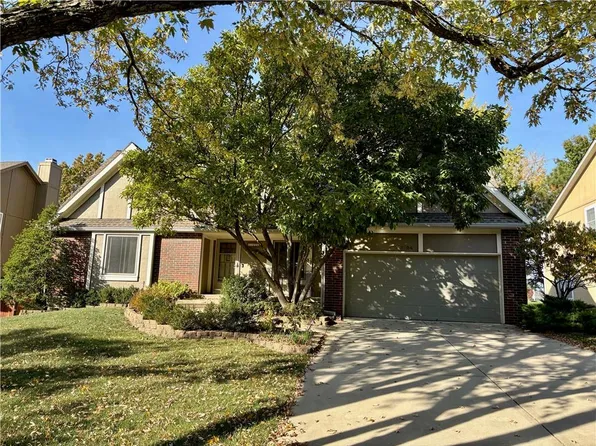 11024 Cottonwood St, Lenexa, KS 66215