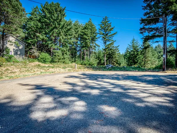 1801 NW Cedar Crest Pl, Waldport, OR 97394