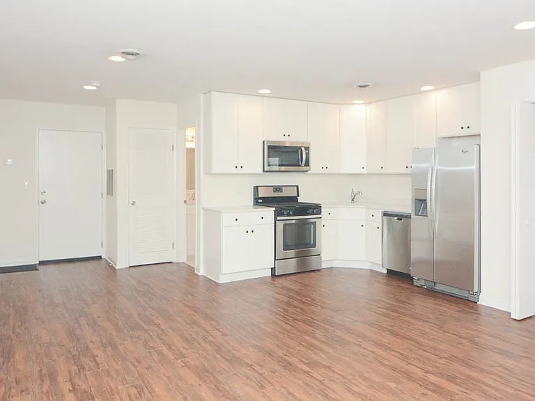 3940 N Pulaski Rd #F3 — Photo 11