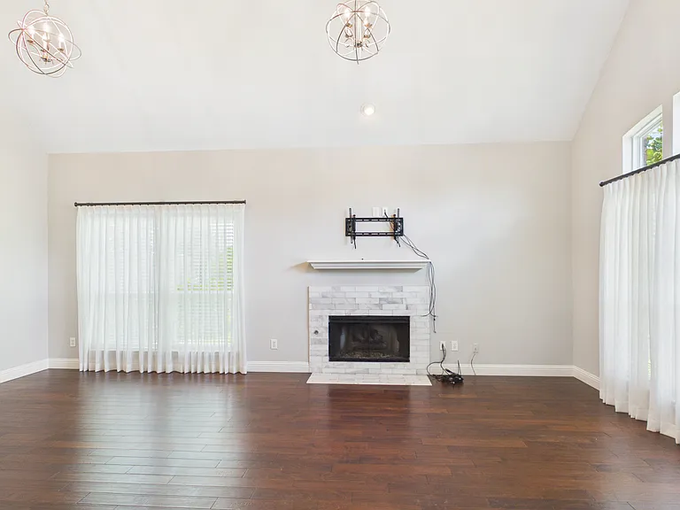 1405 Meadowbrook Dr — Photo 12