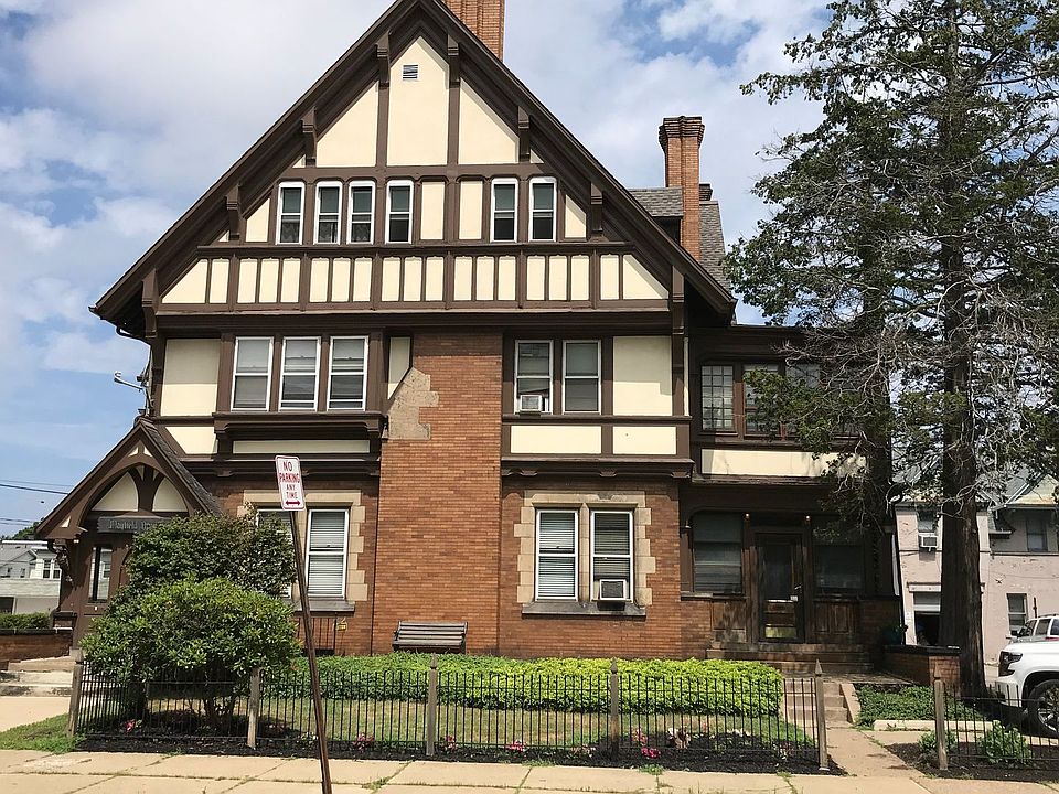 1st image of 230 W 9th St #22-1