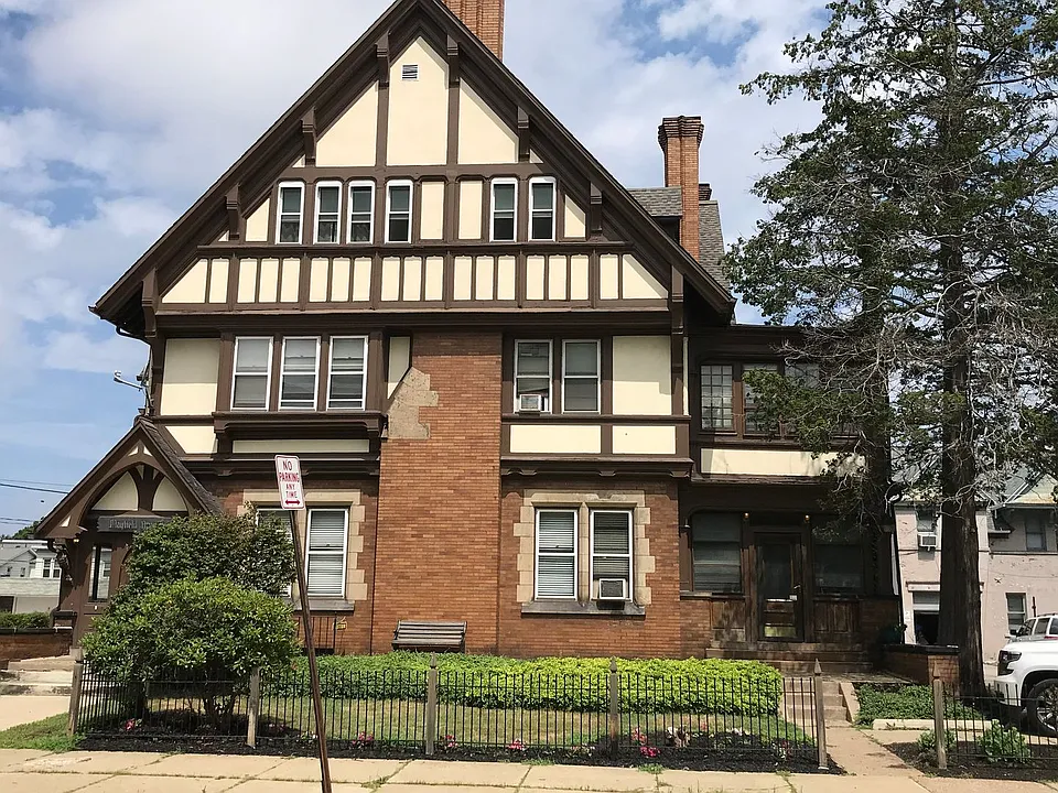 230 W 9th St