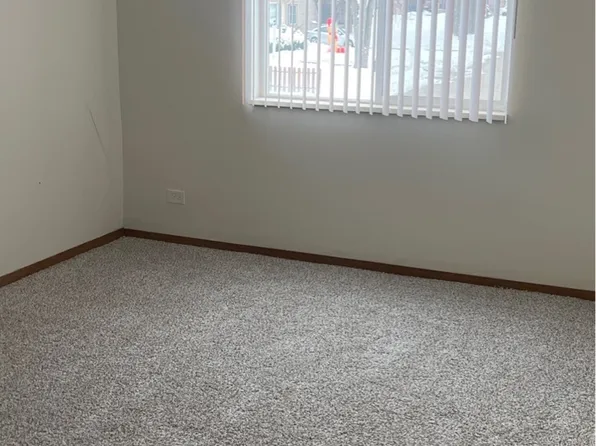 750 N Pioneer Rd, Waukegan, IL 60085