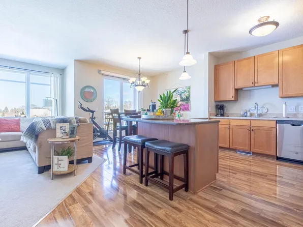 1070 Grandview Ct NE APT 304, Columbia Heights, MN 55421