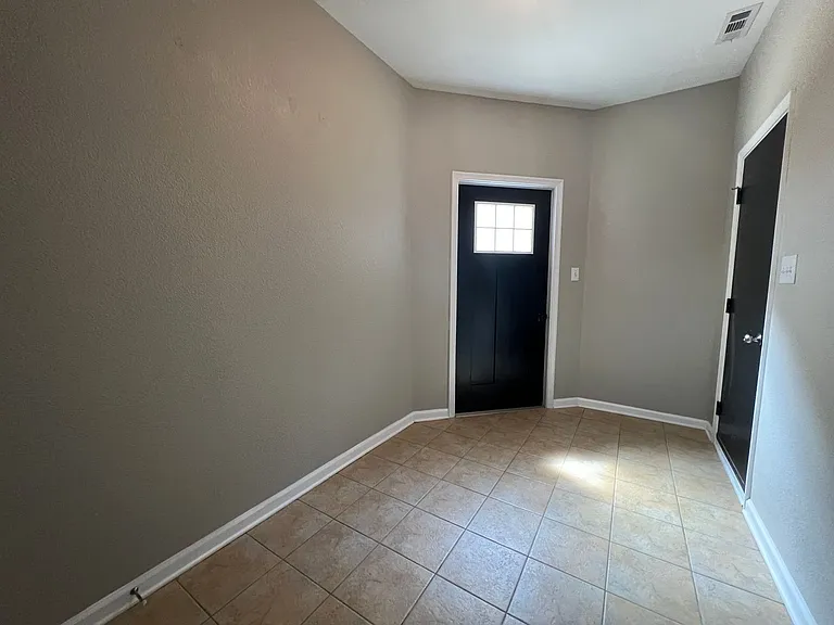 3705 Pendleton Ave — Photo 4