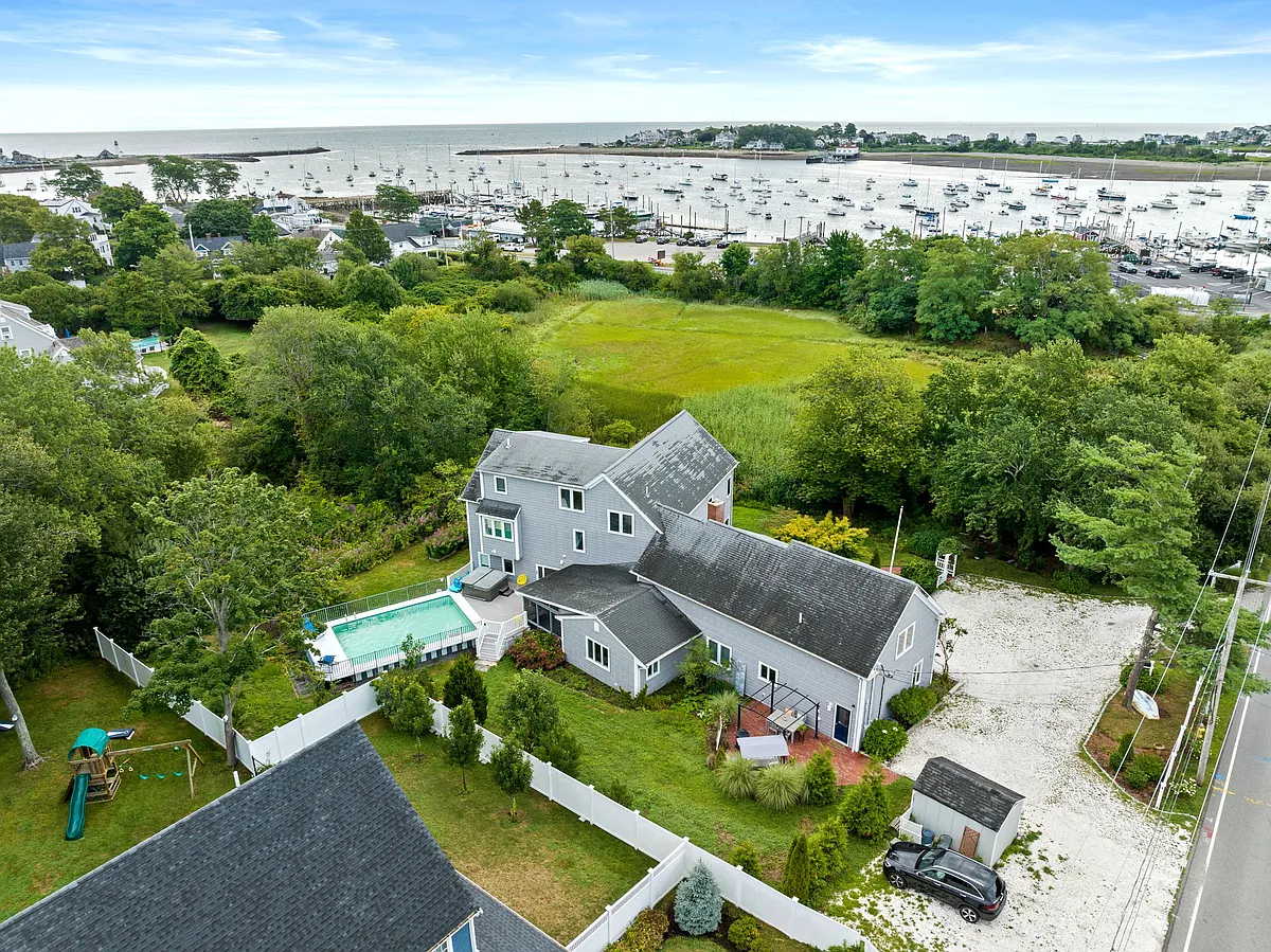 Birds View of this Ocean front property - 18 Hatherly Rd #2A