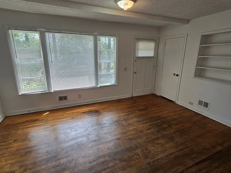 2102 Long Shadow Ln — Photo 4