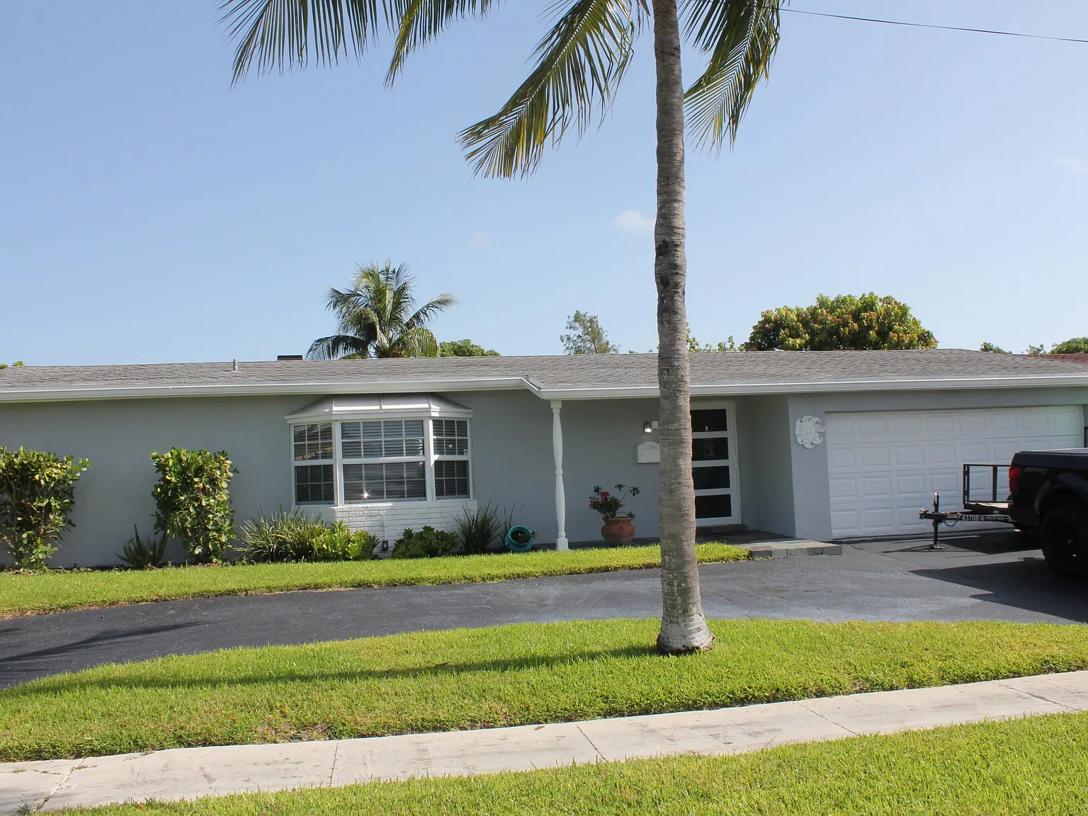 4 bed, 2.0 bath, 1768 sqft, $4,200 — Photo 2