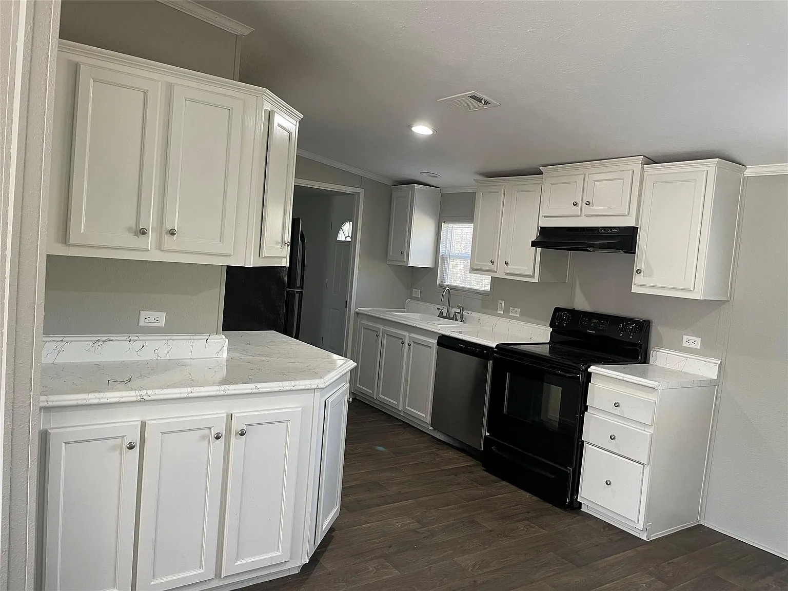 3 bed, 2.0 bath, 1364 sqft, $1,600 — Photo 2
