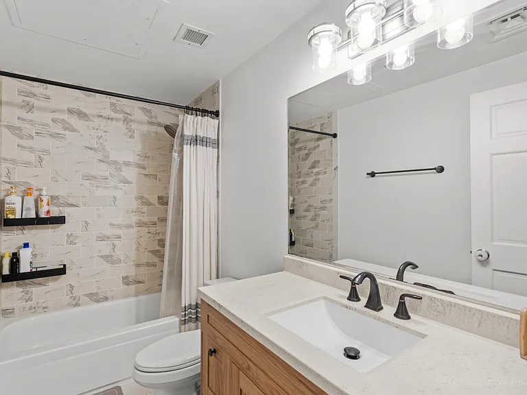 208 W Washington St #912 — Photo 16