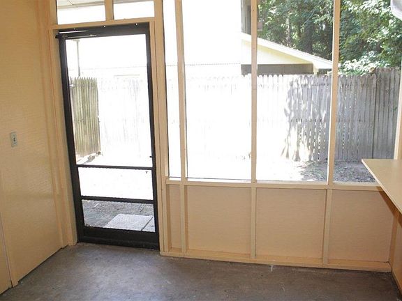 5th image of 2382 Claremont Ln #E