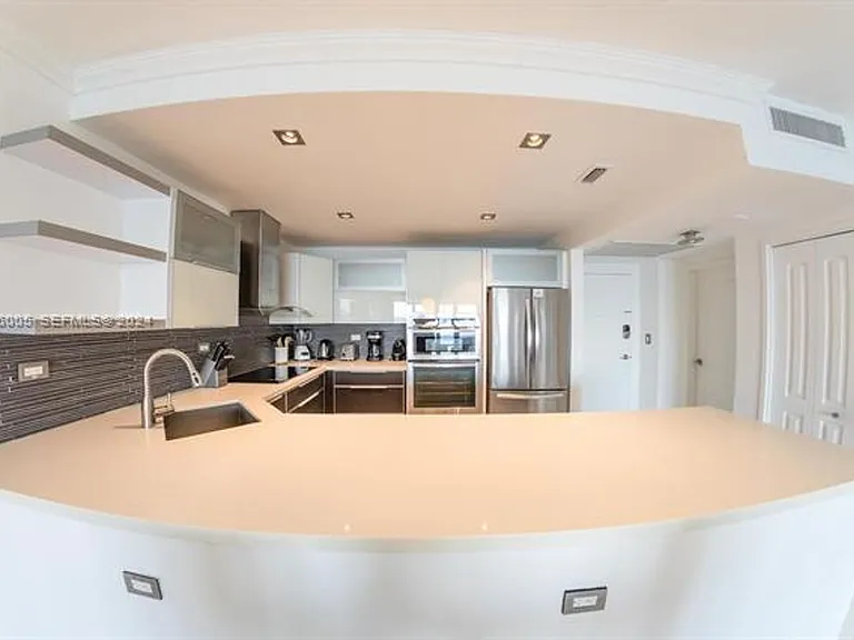 5601 Collins Ave #1206 — Photo 8