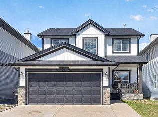 502 S Panamount Blvd NW, Calgary, AB T3K5V2