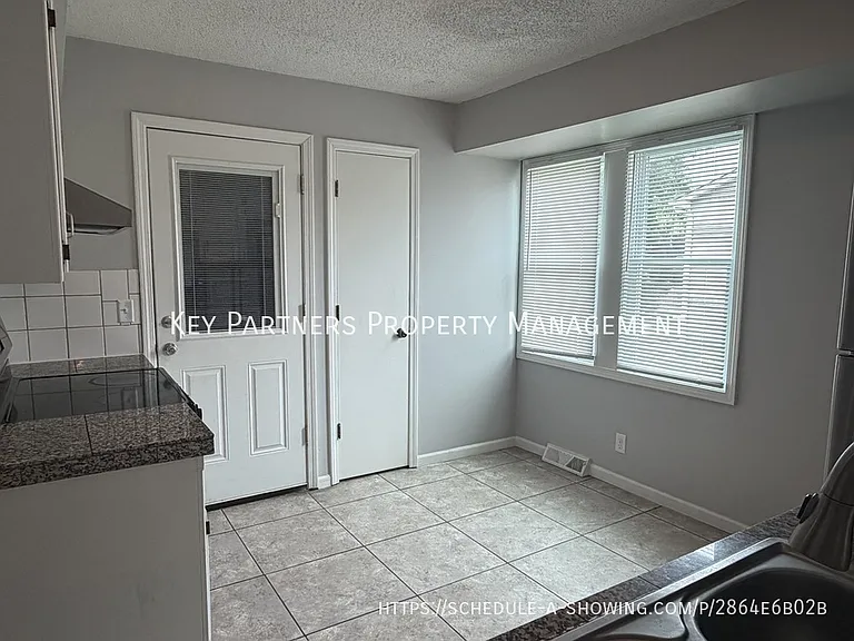 138 E Nelson Cir — Photo 8