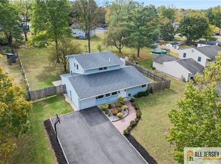 35 Emerald Rd, Kendall Park, NJ 08824