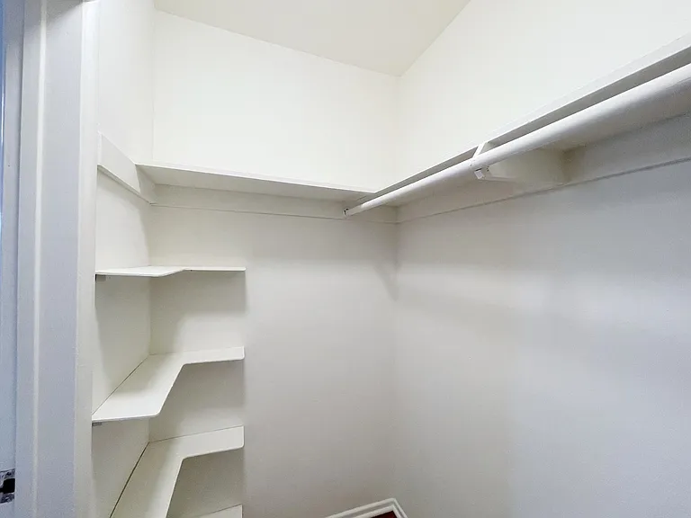 241 S Oakland Ave #7 — Photo 16