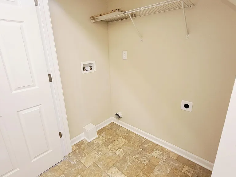 411 Whitehall Ct — Photo 20