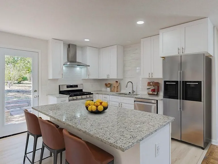 703 S Ravinia Dr — Photo 4