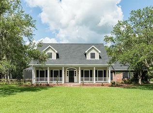 1 Lakewood Ln, Lake Jackson, TX 77566