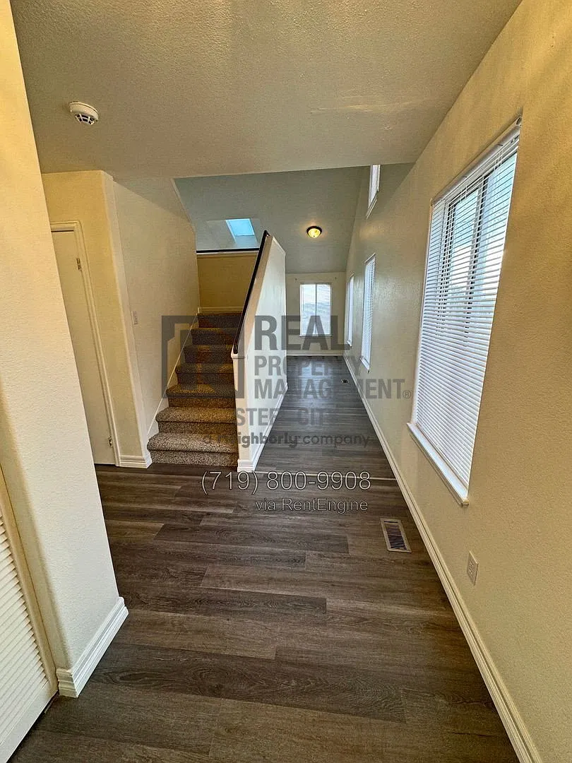 3 bed, 2.5 bath, 2848 sqft, $1,795 — Photo 3