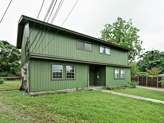 2nd image of 903 Aurora Cir #B