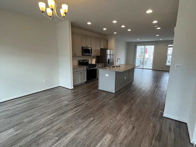8196 Maude Ln — Photo 4