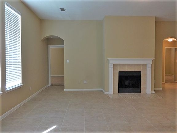 3rd image of 3823 Lauderwood Ln