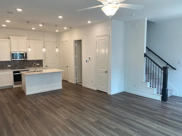 7557 Laburnam Rd — Photo 4