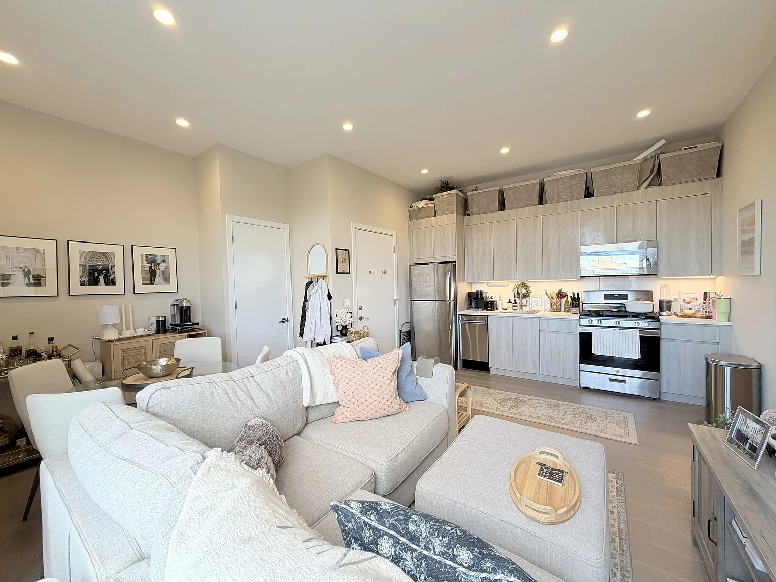 2 bed, 900 sqft, $3,350 — Photo 1