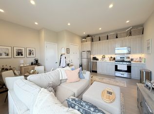 3757 N Sheffield Ave #323, Chicago, IL 60613