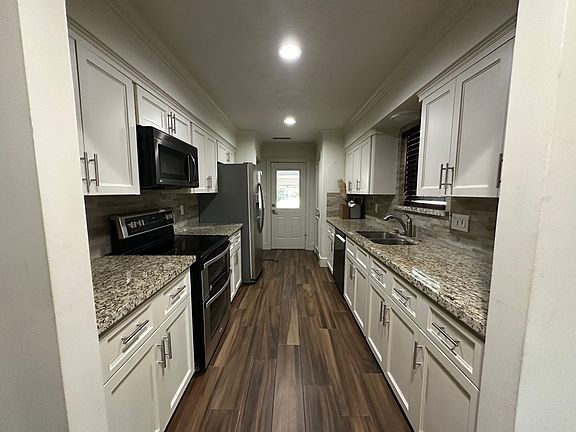 5th image of 9834 Windemere Ct