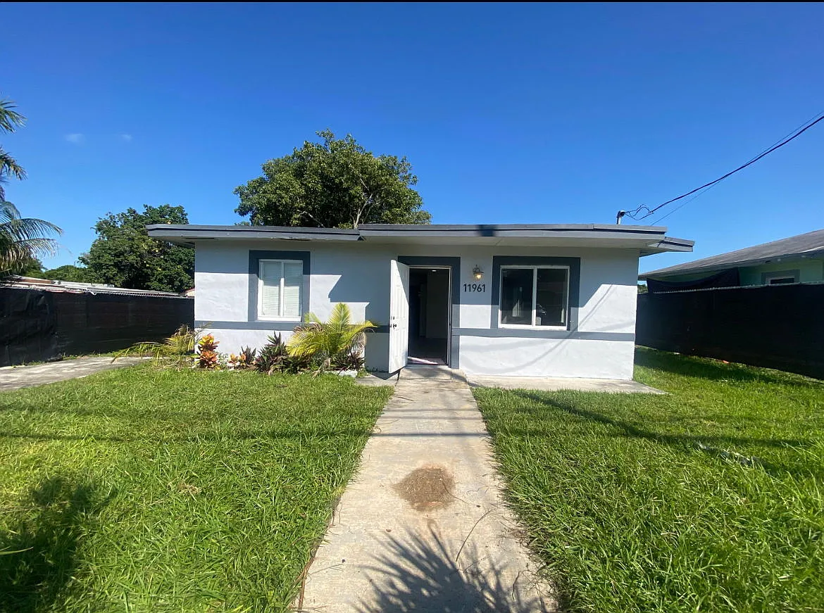 3 bed, 1.0 bath, $2,600 — Photo 1