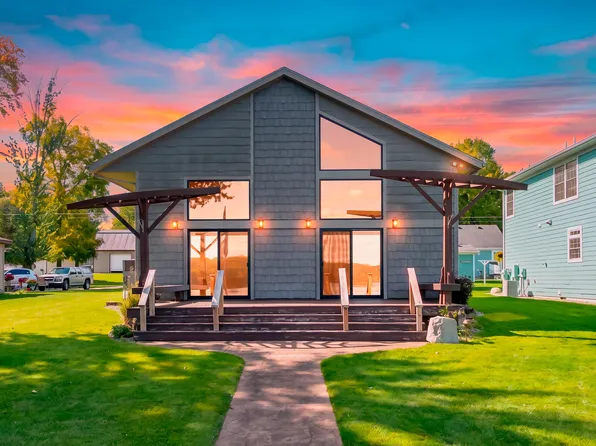 6172 W Sherman Lake Dr, Augusta, MI 49012