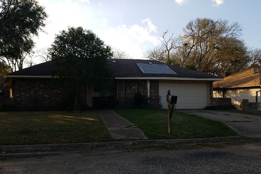 1st image of 303 Palm Dr