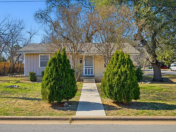 2nd image of 202 Forest St