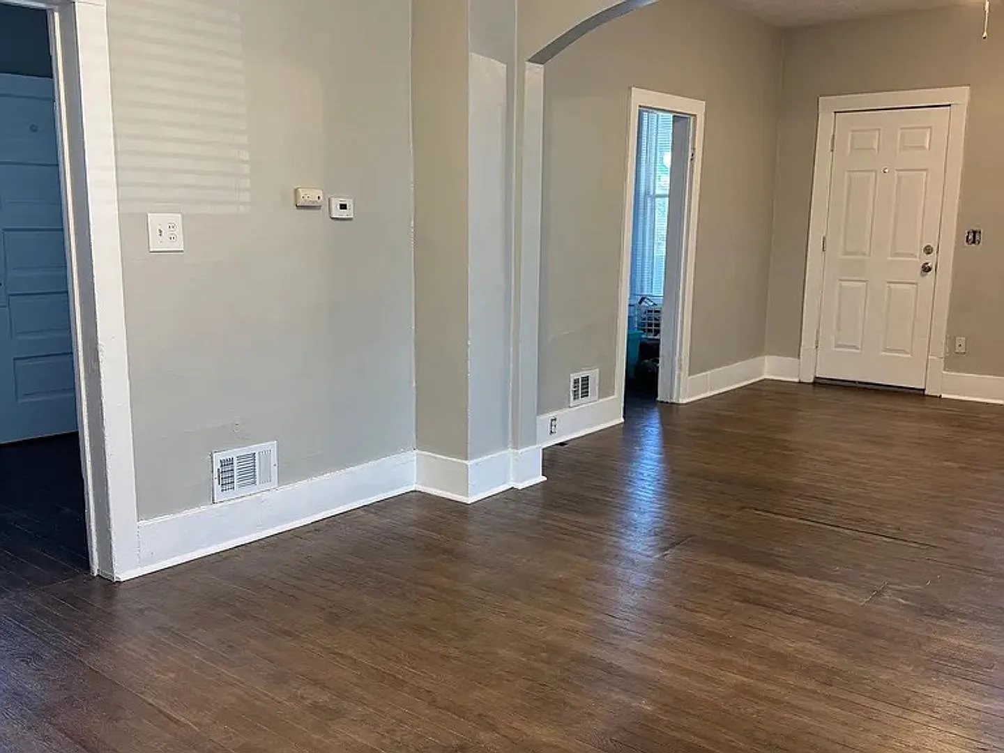 Special-Half Off First Full Months Rent-Charming 2 Bedroom Home Near Dundee! — Photo 4