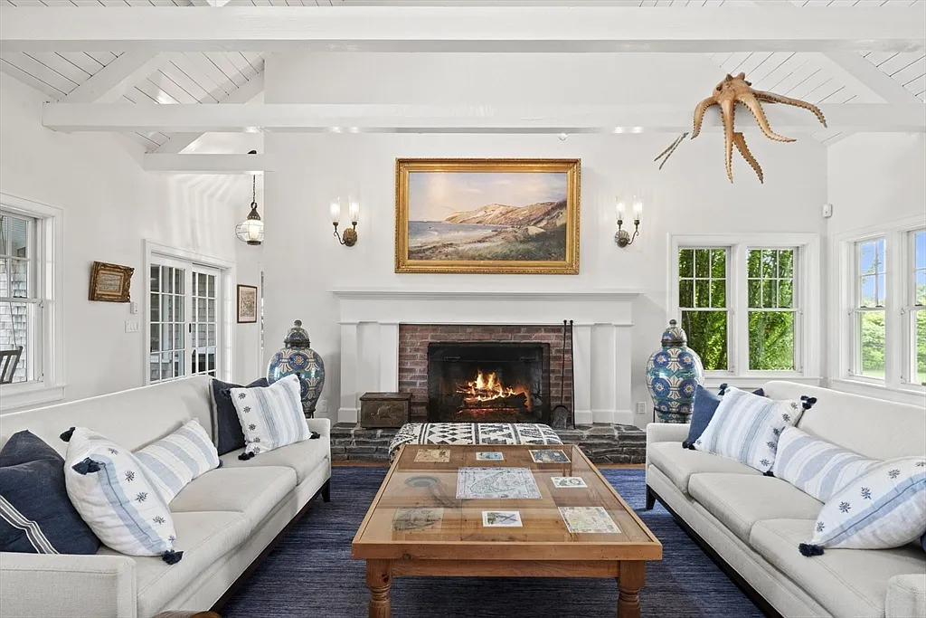 7 bed, 6.5 bath, 5804 sqft, $38,500 — Photo 3