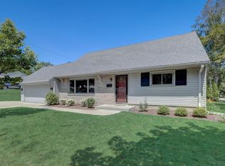 N77W5652 Bywater Ln, Cedarburg, WI 53012