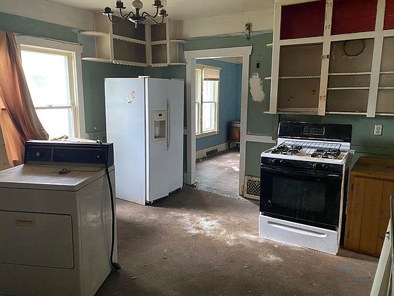 4th image of 578 S Lake St