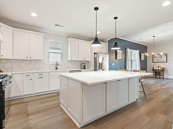 5th image of 4733 Bradley Cir