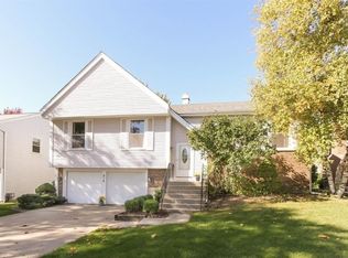 616 Brian Ave, Schaumburg, IL 60194