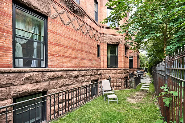 Sold by Compass | media 10