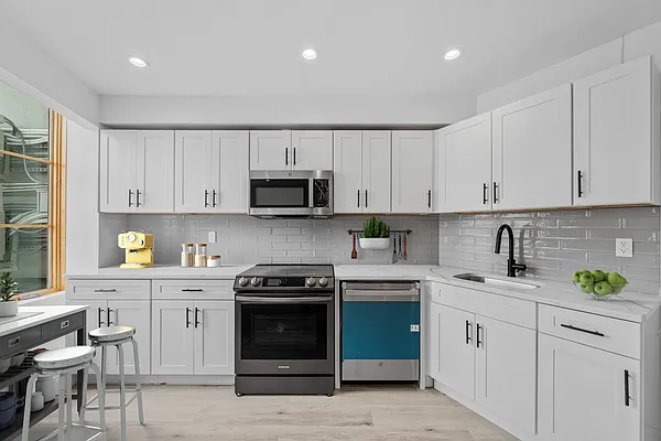 Rented by Vector New York, LLC | media 8